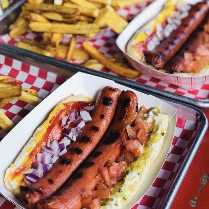 Beef Frankfurters Hot Dog / French Fries, Relish, Ketchup & Mustard