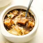 French Onion Soup Large 32 oz ( provolone cheese, croutons & mini crackers )