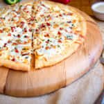 "NEW" Large Chicken Alfredo Pizza ( Alfredo Sauce, White Meat Chicken, Mozzarella, Parmesan Cheese and Parsley )