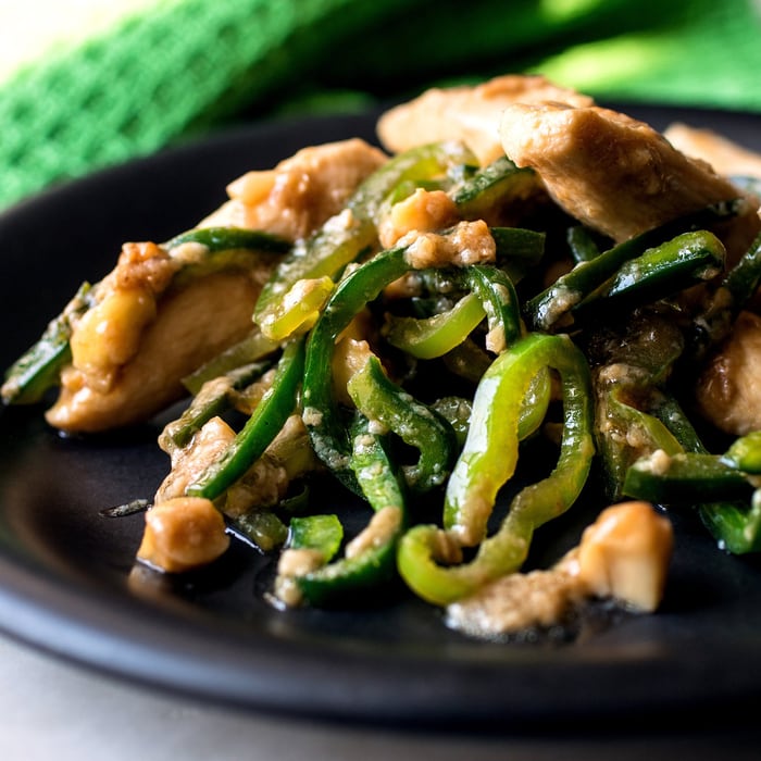Spicy Chicken & Green Pepper Large