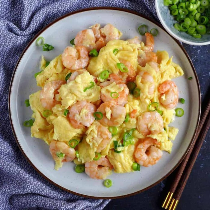 虾仁炒鸡蛋Stir-Fried Baby Shrimp with Eggs
